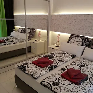 https://apt-laura-aristotelous-square.hotelschalkidiki.net